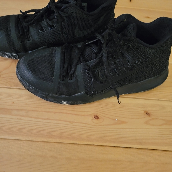 Nike Kyrie black 6.5Y - Picture 5 of 7
